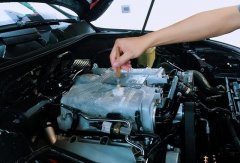 汽車的發(fā)動機(jī)艙可以清洗嗎？